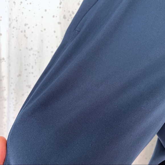 Lululemon On the Fly Crop Woven 23" True Navy 2 - Picture 12 of 12